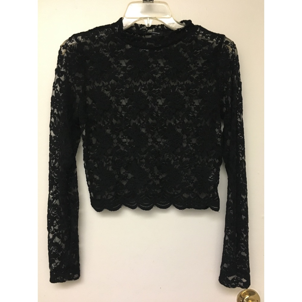 Lace shirt with scallop hem
